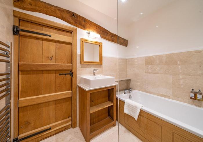 The Fleece Inn Shireshead Экстерьер фото