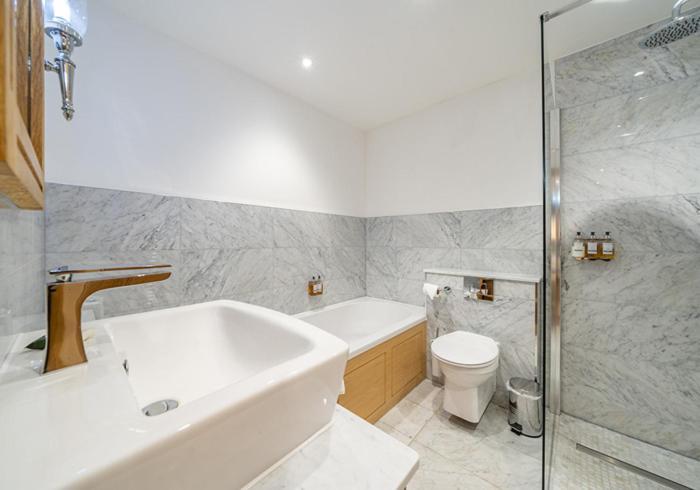 The Fleece Inn Shireshead Экстерьер фото
