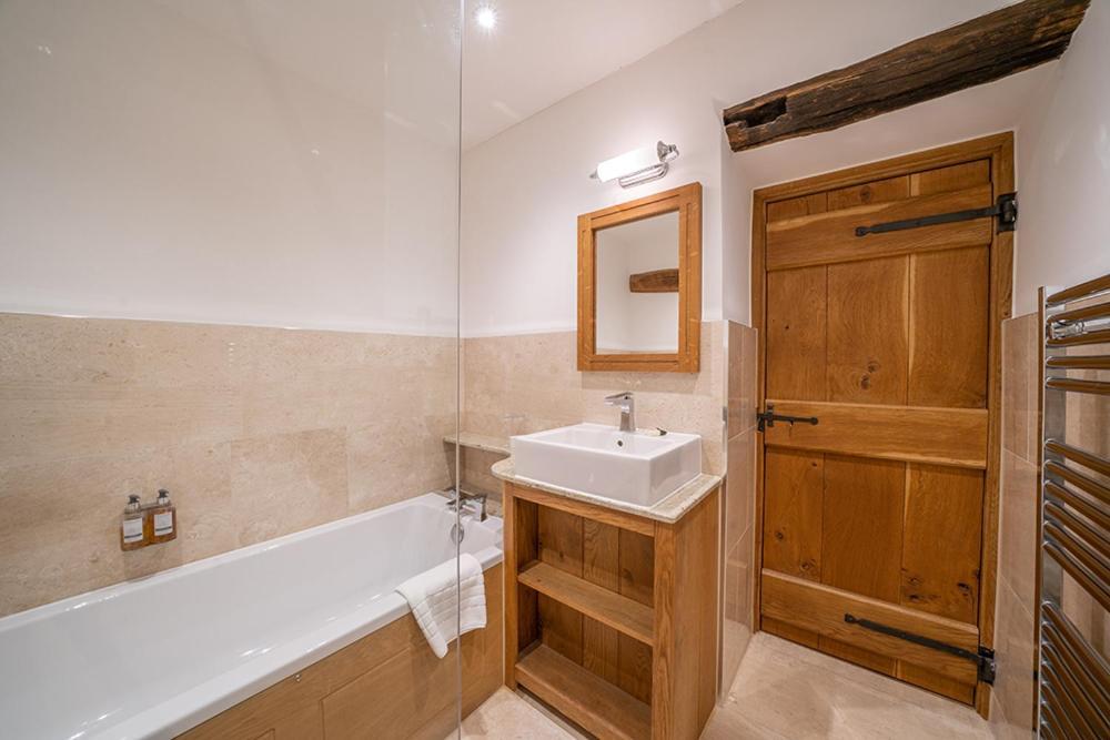 The Fleece Inn Shireshead Экстерьер фото