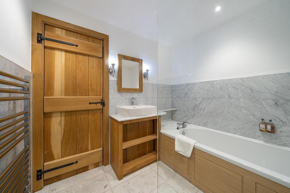 The Fleece Inn Shireshead Экстерьер фото